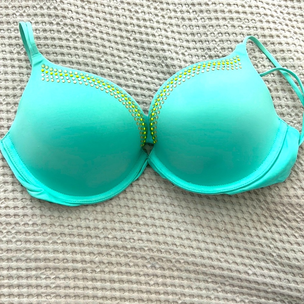 Victoria’s Secret very sexy push-up bra